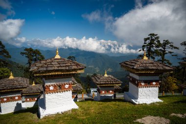 Thimphu, Butan 'daki Dochula Geçidi' nin 108 Anma Korosu
