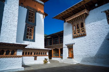 Bhutan Himalayalar 'daki Dzong Manastırı.