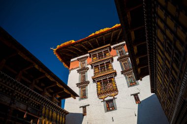 Bhutan Himalayalar 'daki Dzong Manastırı.