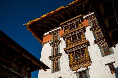 Bhutan Himalayalar 'daki Dzong Manastırı.