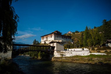 Bhutan Himalayalar 'daki Dzong Manastırı.