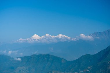 Günbatımı dağ Vadisi Himalaya Dağları'nda yukarıda