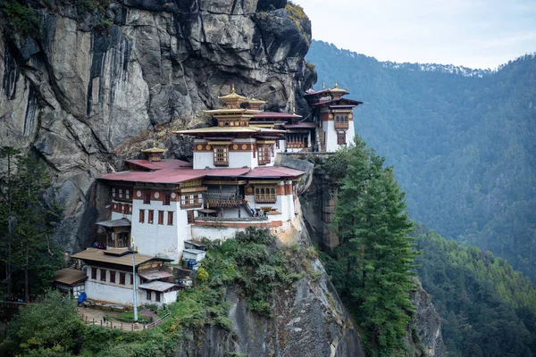 Klasztor Tiger Nest Bhutan o pięknym tle — Zdjęcie stockowe