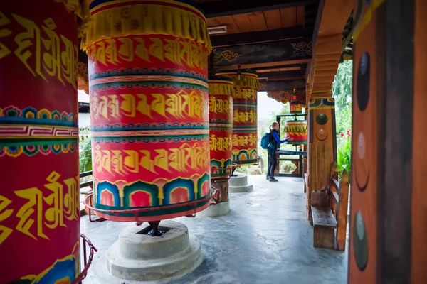不丹佛寺的大型祷告轮 — 图库照片