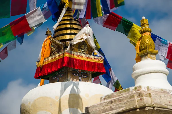 Stupa Namobuddha dans les montagnes de l'Himalaya, région d'Annapurna, Népal — Photo
