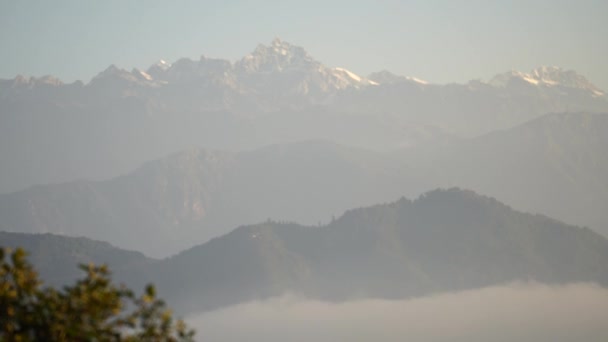 在喜马拉雅山山谷的山之上的日落 — 图库视频影像