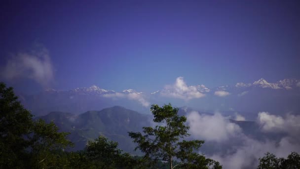 Günbatımı dağ Vadisi Himalaya Dağları'nda yukarıda — Stok video