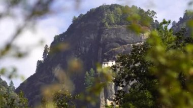 Tiger Nest Paro Taktsangat yaz günü Yukarı Paro Vadisi Himalyas Butan 'da
