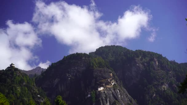 Tiger Nest Paro Taktsangat letni dzień w Górnej Dolinie Paro Himalyas Bhutan — Wideo stockowe