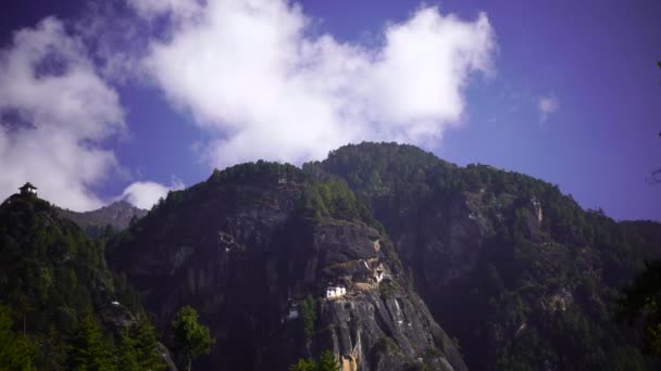 Tijgernest Paro Taktsangat zomerdag in Upper Paro Valley Himalyas Bhutan — Stockvideo