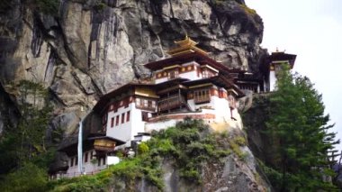 Tiger Nest Paro Taktsangat yaz günü Yukarı Paro Vadisi Himalyas Butan 'da