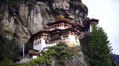 Tiger Nest Paro Taktsangat yaz günü Yukarı Paro Vadisi Himalyas Butan 'da