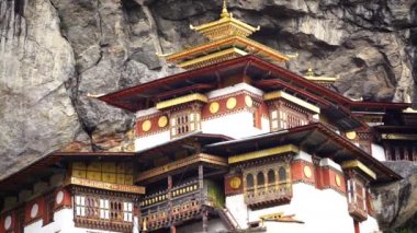 Tiger Nest Paro Taktsangat yaz günü Yukarı Paro Vadisi Himalyas Butan 'da