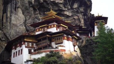Tiger Nest Paro Taktsangat yaz günü Yukarı Paro Vadisi Himalyas Butan 'da