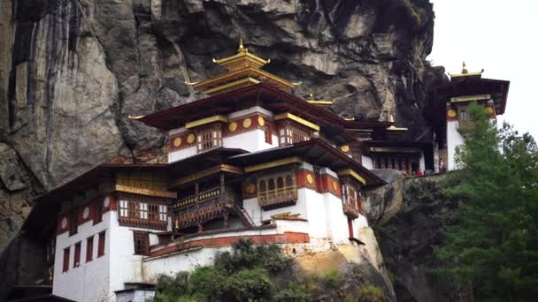 Tiger Nest Paro Taktsangat sommardag i övre Parodalen Himalyas Bhutan — Stockvideo