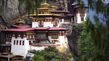 Tiger Nest Paro Taktsangat yaz günü Yukarı Paro Vadisi Himalyas Butan 'da