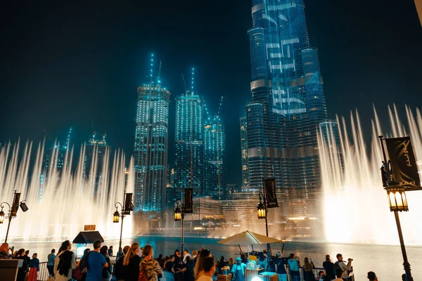 29 febbraio 2020 - Dubai, Emirati Arabi Uniti - mostra fontana accanto al Burj Khalifa — Foto Stock