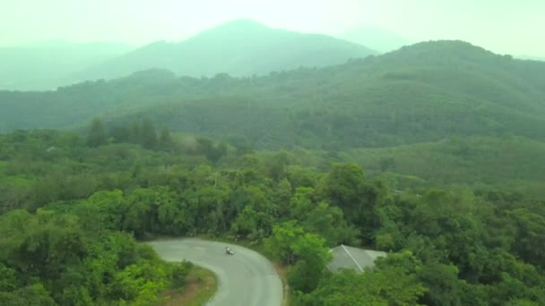 Vista Panorámica Selva Phuket Tailandia Drone Baja Carretera Donde Pueden — Vídeos de Stock