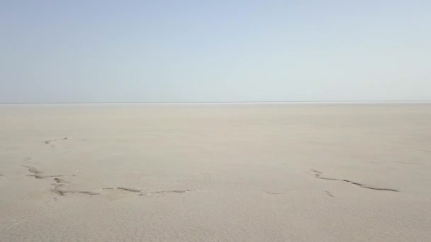 Vue Panoramique Sur Désert Maranjob Drone Éloigne Lentement Lac Salé — Video