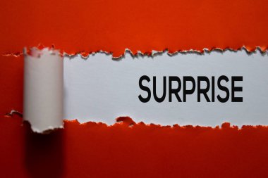 Yırtık kağıda yazılmış sürpriz metin