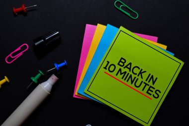 10 dakika içinde ofis masasında izole edilmiş yapışkan notlar üzerinde döneceğim.