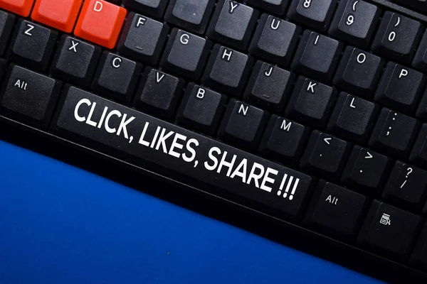 Click, Likes, Share!!! εγγραφή σε πληκτρολόγιο απομονωμένο σε φόντο laptop — Φωτογραφία Αρχείου