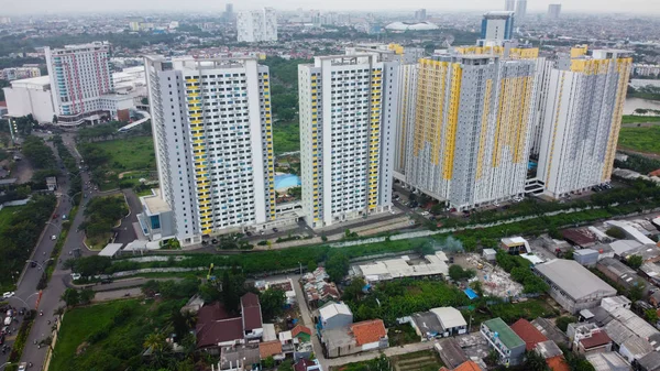 西爪哇贝卡西- 2020年1月21日：贝卡西中心商业区现代公寓楼的空中景观. — 图库照片