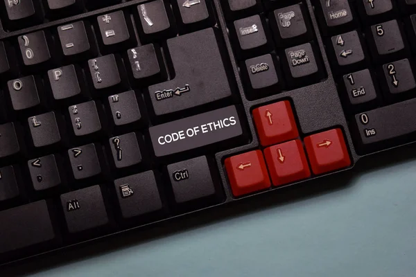 Código de Ética escrever no teclado isolado no fundo do laptop — Fotografia de Stock