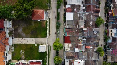 İHA atışı. Yerleşim yerlerinin hava görüntüsü. İnsansız hava aracıyla. Doku arkaplanı doğal.