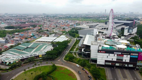 VISTA AERIAL. AEON MALL Jakarta Garden City, AEON é um dos maiores centros comerciais do leste de Jacarta . — Fotografia de Stock