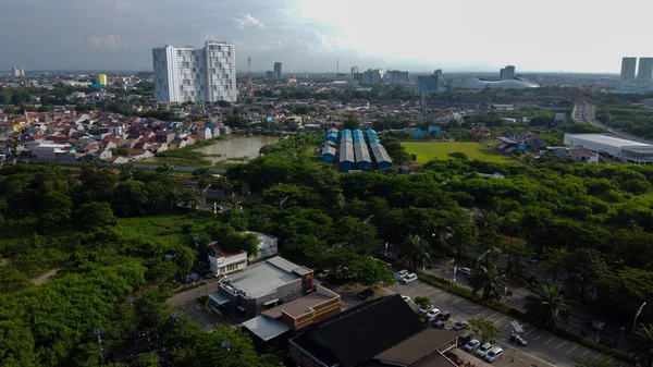 Bekasi, Batı Cava, Endonezya - 10 Şubat 2020: Summarecon Bekasi 'de bulunan dairesel şekilli Bekasi otoyolunun yukarıdan görünüşü. Endonezya — Stok fotoğraf