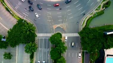 Bekasi, Batı Cava, Endonezya - 10 Şubat 2020: Endonezya 'nın yuvarlak şekilli Bekasi karayolu manzarası