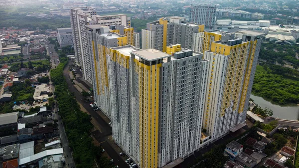 Vue Aérienne ou Drone Shot. Bel immeuble moderne quartier central des affaires à Bekasi — Photo