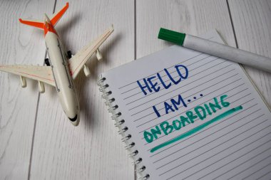 Merhaba, Ofis Masası 'nda izole bir kitap yazıyorum.