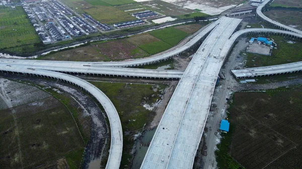 空中展望 飛行士との都市交通の建設 — ストック写真