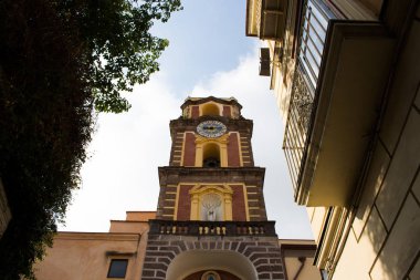 Sorrento Katedrali 'nin çan kulesinin önü.