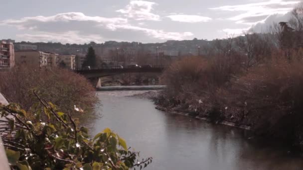 Benevento machines that cross the bridge over the river Sabato — Stock Video