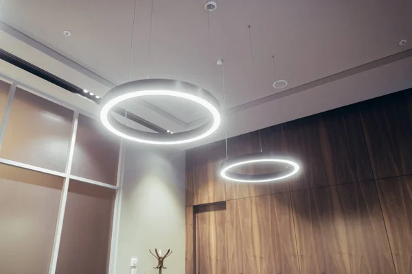 modern dekorasyon ile ofiste iş toplantı salonu