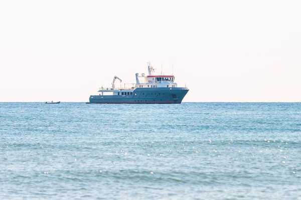 Offshore special purposes sea vessel in the Tyrrhenian sea waters near the Porto Ercole in the Province of Grosseto, Tuscany — Stock Photo, Image