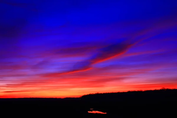 Nuvens Muito Coloridas Céu Dramático Pôr Sol Romântico Campo Belo — Fotografia de Stock