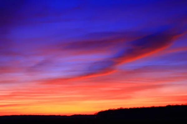 Nubes Muy Coloridas Cielo Dramático Romántica Puesta Sol Campo Hermoso — Foto de Stock