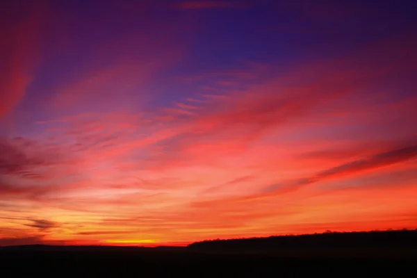 Velmi Barevné Mraky Dramatické Obloze Romantický Západ Slunce Venkově Krásný — Stock fotografie