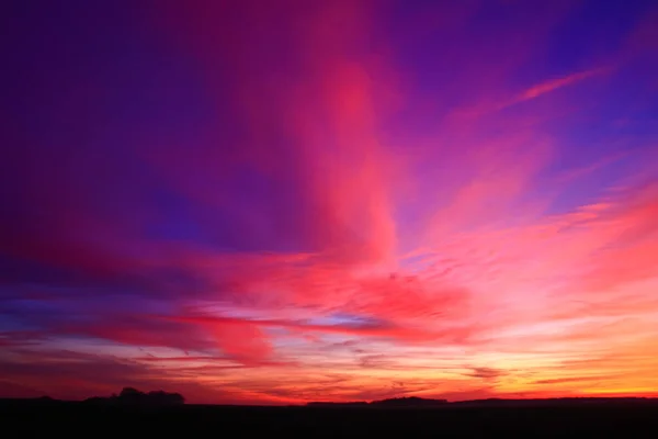 Velmi Barevné Mraky Dramatické Obloze Romantický Západ Slunce Venkově Krásný — Stock fotografie