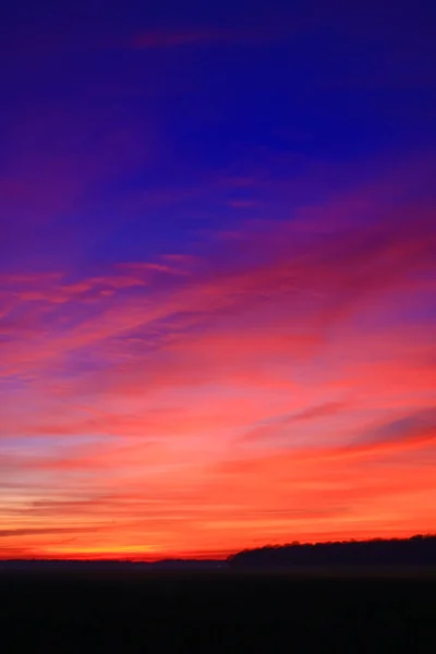 Nuvens Muito Coloridas Céu Dramático Pôr Sol Romântico Campo Belo — Fotografia de Stock