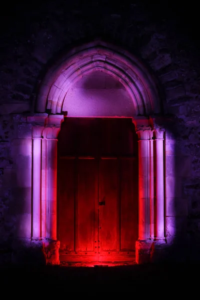 Sessão Pintura Luz Lugar Místico Noite Porta Madeira Uma Igreja — Fotografia de Stock