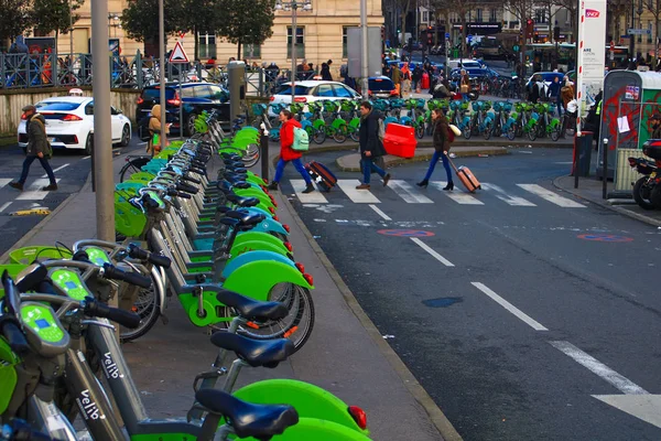 フランス 1月18日2020年Vlibレンタルステーション 行電気アシスト自転車 汚染に対する生態学的代替 都市交通 — ストック写真