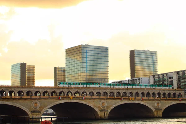 Paryż Francja Stycznia 2020 Vue Sur Pont Bercy Batiments Bibliothque — Zdjęcie stockowe