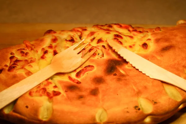 Prato Italiano Feito Com Massa Cozida Pizza Calzone Soprada Bonita — Fotografia de Stock