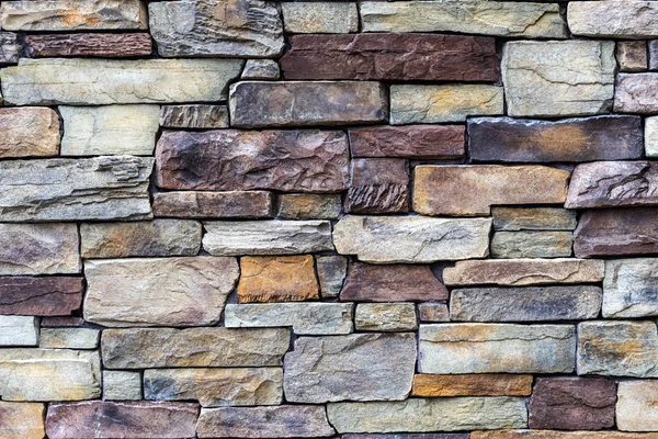 Ajuste decorativo de piedra marrón y gris. Cortar textura de pared de piedra . — Foto de Stock