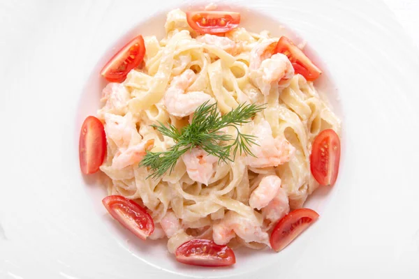 Pastas Italianas Con Tomates Cherry Champiñones Sésamo Eneldo Plato Redondo — Foto de Stock